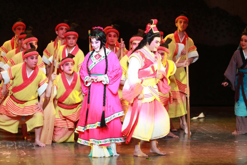 8月15日，《孟姜女傳奇》進京演出